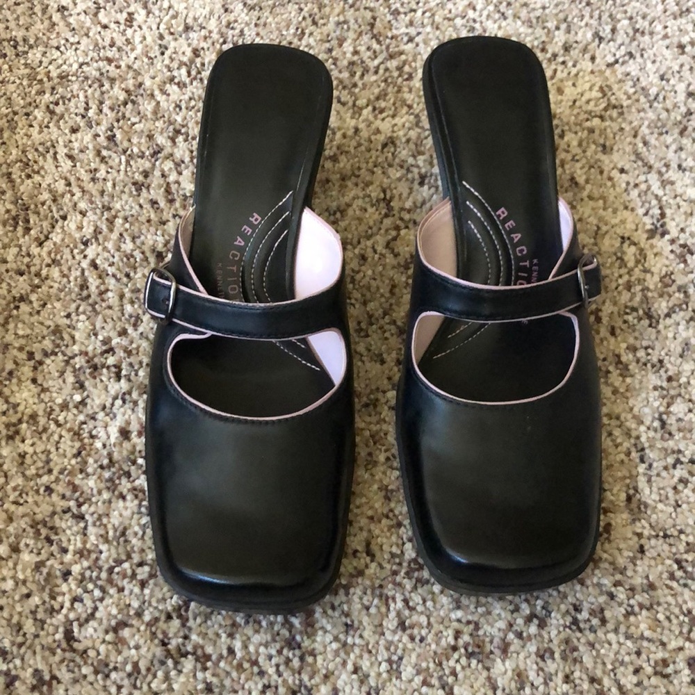 Sandal with heel